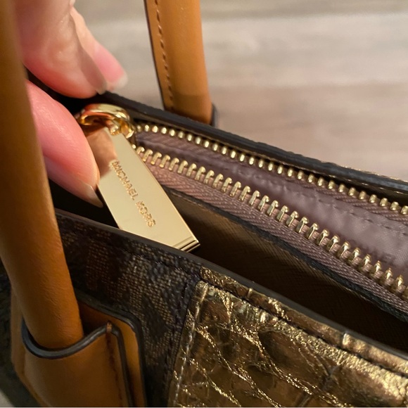 Michael Kors Crossbody Mercer Small Brown Gold Logo - Picture 9 of 16